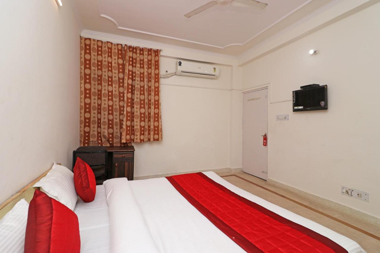 فندق أو واي أو 11452 جولدن كاسل لودج Indirapuram المظهر الخارجي الصورة