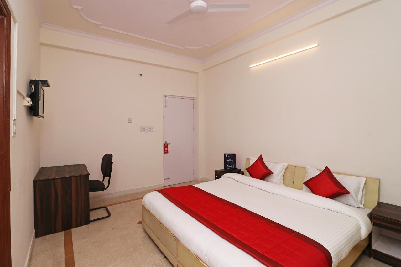 فندق أو واي أو 11452 جولدن كاسل لودج Indirapuram المظهر الخارجي الصورة