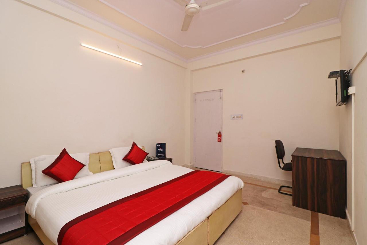 فندق أو واي أو 11452 جولدن كاسل لودج Indirapuram المظهر الخارجي الصورة